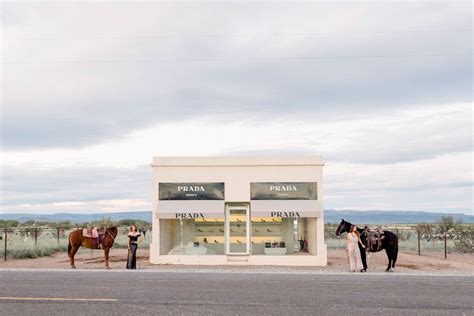 prada desierto|prada marfa desert.